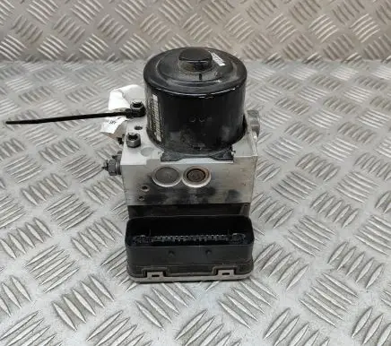 Porsche Macan (95B) ABS Pump 95B907379F