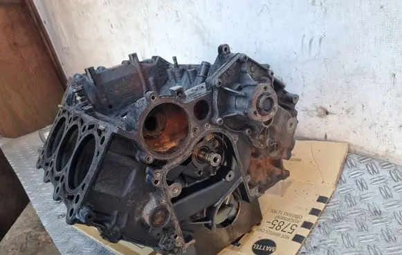 Audi Q7 4L Engine block 059103021AR BUG