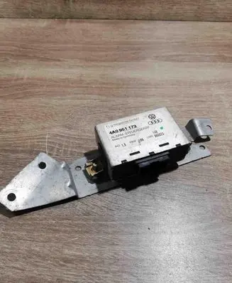Audi A6 S6 C4 4A Alarm control unit/module 4A0951173