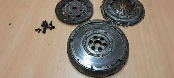 Peugeot 508 Dual mass flywheel 323070110 001094330