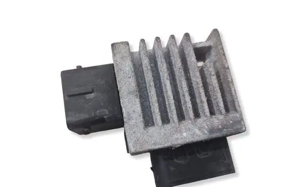 Nissan X-Trail T32 Glow plug pre-heat relay 271203982R