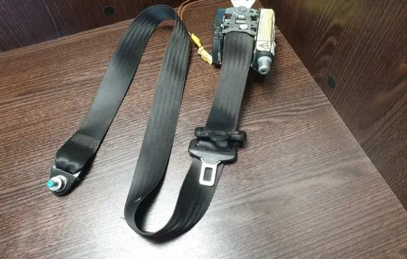 Iveco Daily 35 - 40.10 Front seatbelt 33017280A1