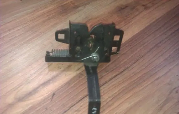 Ford Escort Engine bonnet/hood lock/catch