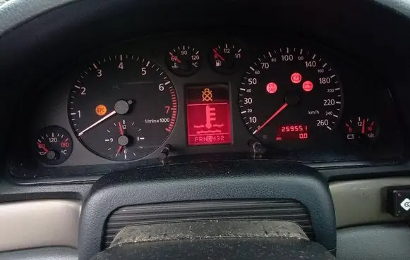 Audi A4 S4 B5 8D Speedometer (instrument cluster) 8D0919881J