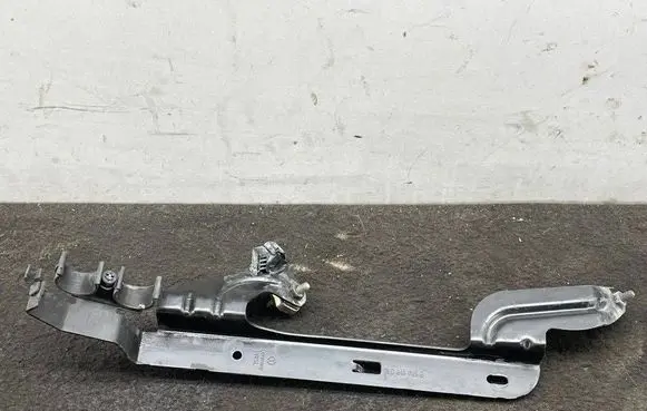 Audi Q7 4L Webasto auxiliary heater mount bracket 7L0819735B