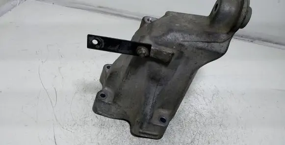 Mercedes-Benz Vito Viano W639 Engine mounting bracket A6512234404