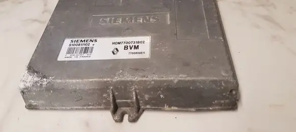 Renault 19 Engine control unit/module S100811102