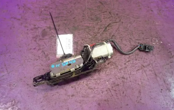 BMW 5 E60 E61 Front door lock loop/hook striker US712993102