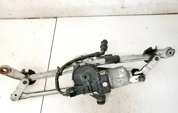 Toyota Avensis T270 Front wiper linkage and motor 3397021008 3910-3