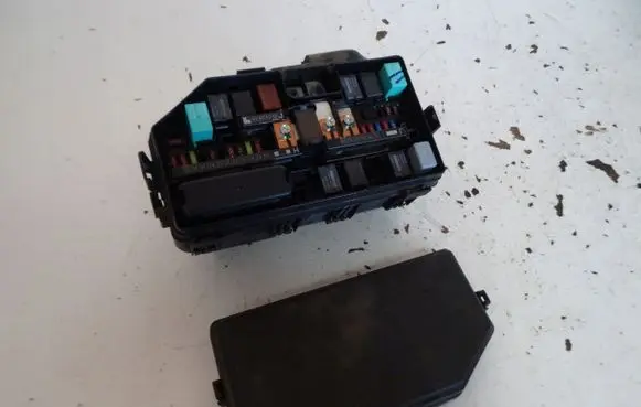 Honda Civic IX Fuse module TV2E010E0