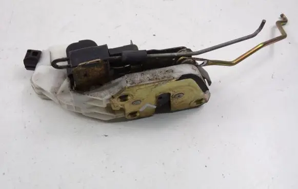 Mitsubishi Space Runner Front door lock