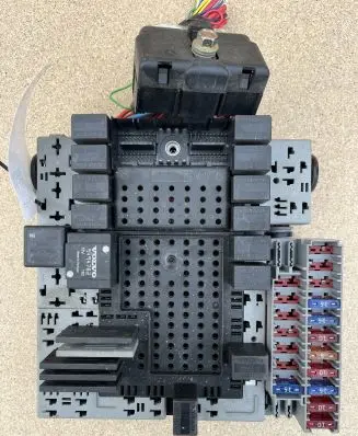 Volvo XC70 Fuse module 8645410 00W342