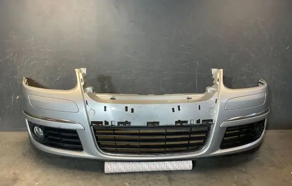 Volkswagen Jetta V Front bumper 1K0807221D