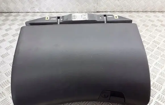 Volvo S60 Glove box