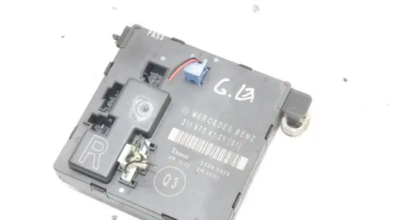 Mercedes-Benz E W211 Door control unit/module 2118704126