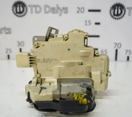 Audi A4 S4 B7 8E 8H Rear door lock 8E0839015AA