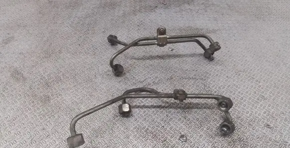 Volkswagen Golf IV Fuel injector supply line/pipe 