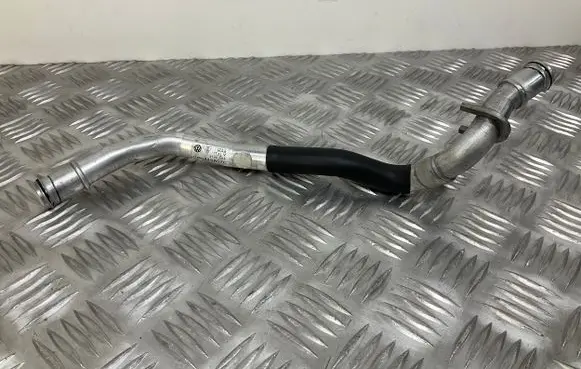 Volkswagen Touareg II Engine coolant pipe/hose 7P0819857C