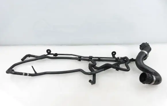 Volkswagen Touareg I Engine coolant pipe/hose 7P0122101A 7P6122447S