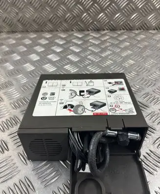Audi Q7 4L Tire air pump compressor 8P0012615A