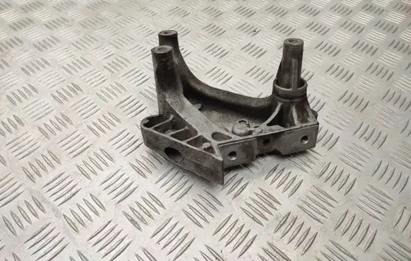 Volkswagen Sharan Engine mounting bracket 04L199207