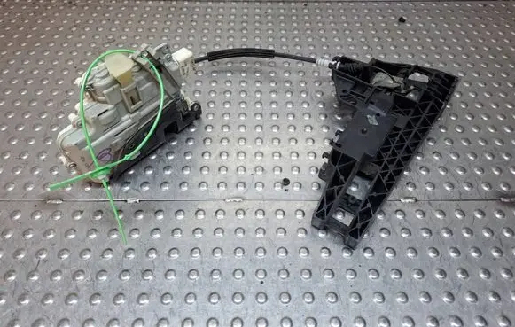 Audi A4 S4 B8 8K Front door lock S18031757 8J1837015A