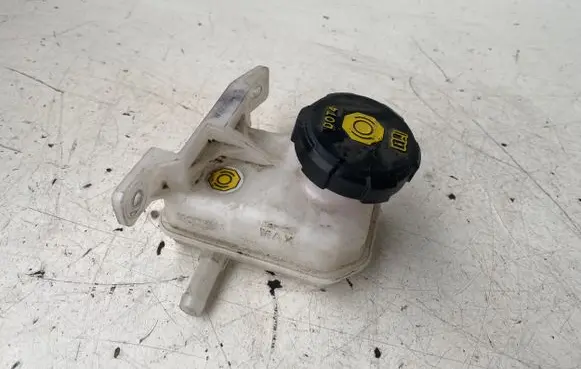 Brake fluid reservoir