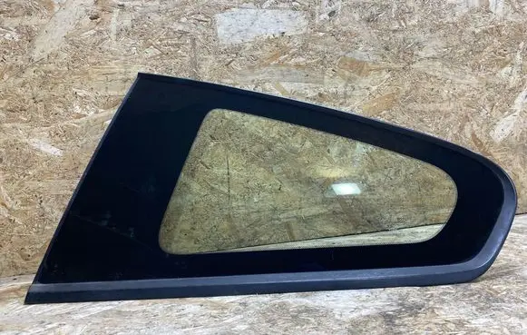 Infiniti G37 Rear side window