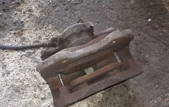 Front brake caliper