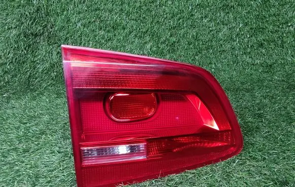 Tailgate rear/tail lights