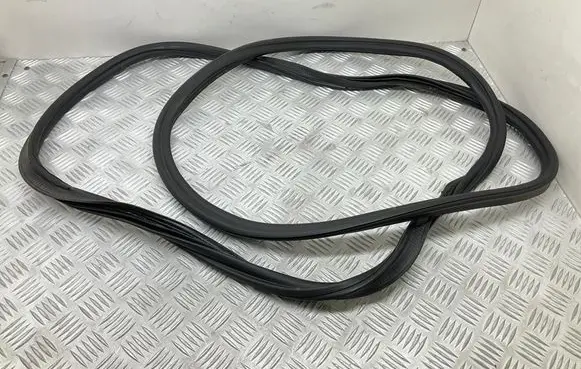 Volkswagen Tiguan Loading door rubber seal (on body) 5NA827705