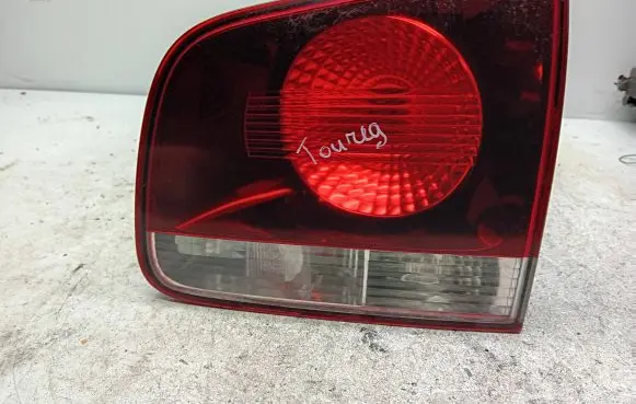 Volkswagen Touareg I Tailgate rear/tail lights 28268003