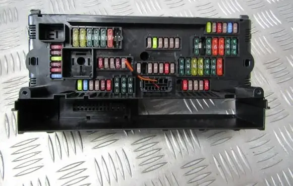 BMW 5 GT F07 Fuse box set 317033442 3-1703344-2