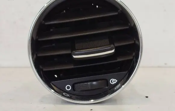 Peugeot 308 Dash center air vent grill 305038 Y05190