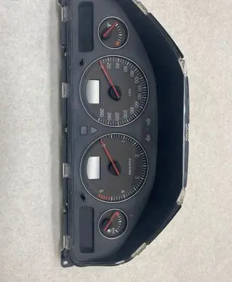 Volvo V70 Speedometer (instrument cluster) 30746102 8602885 69594700T