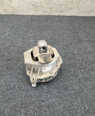 Engine mount bracket