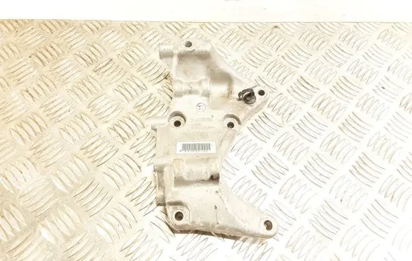 Volvo XC40 Generator/alternator bracket 31430704
