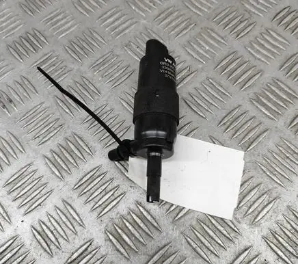 Audi Q7 4M Windscreen/windshield washer pump 6R0955681