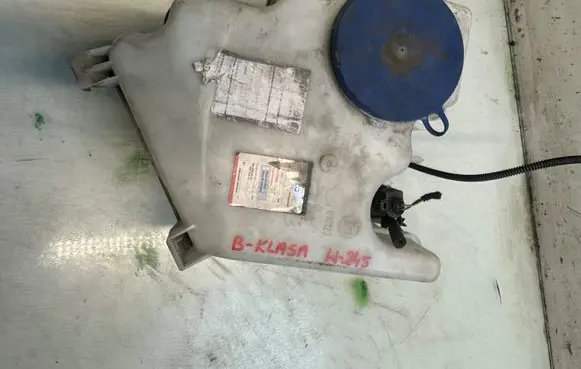 Mercedes-Benz B W245 Windshield washer fluid reservoir/tank 1698690220 1698690420