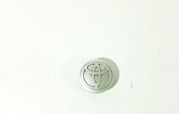 Toyota Corolla E120 E130 Original wheel cap 42603YY030 PZ405E06761 M633