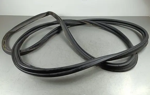 Jeep Grand Wagoneer Trunk rubber seal (body) 
