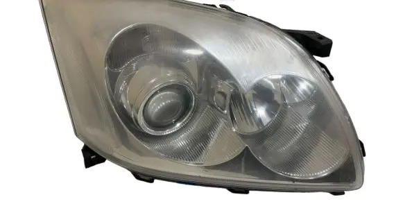 Toyota Avensis T250 Headlight/headlamp E138422