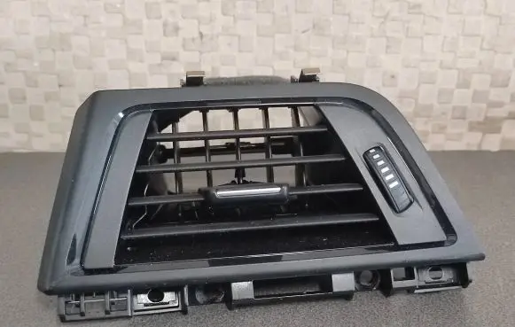 BMW 4 F32 F33 Dashboard side air vent grill/cover trim 9231970