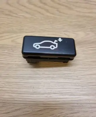 BMW 5 E60 E61 Tailgate/boot open switch button 8375580