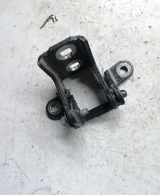 Opel Insignia A Rear door upper hinge A046574