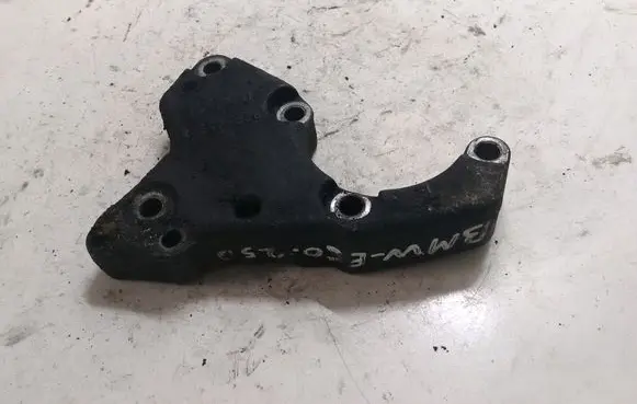 BMW 5 E60 E61 Power steering pump mounting bracket 2247556