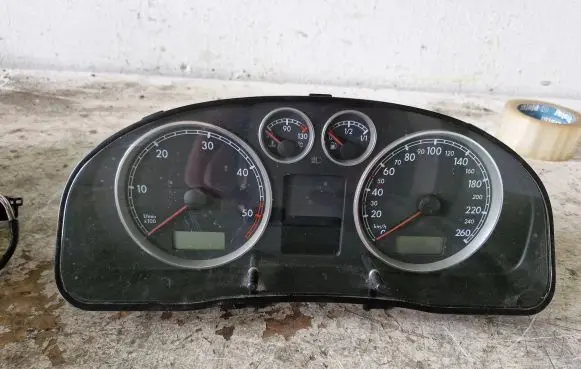 Volkswagen PASSAT B5.5 Speedometer (instrument cluster)