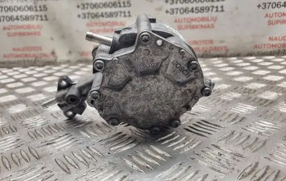 Volkswagen Touran I Vacuum pump 038145209C