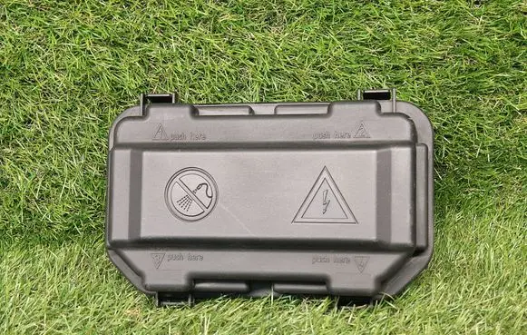 BMW 3 F30 F35 F31 Fuse box cover 9224872 61149224872 10688710