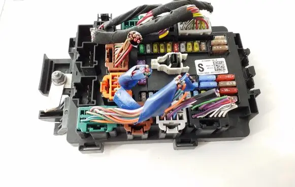 Tesla Model S Fuse module 103440900A